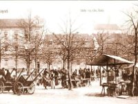 Ilički trg (Mali plac, današnji Britanski trg) 1905 godine. 1909. godine - Iličkom trgu promijenjeno ime u Trg Ladislava grofa Pejačevića, a 1946.godine u Britanski trg